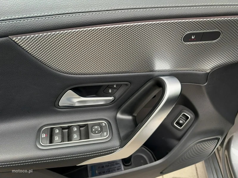 Mercedes-Benz CLA C118 180 12