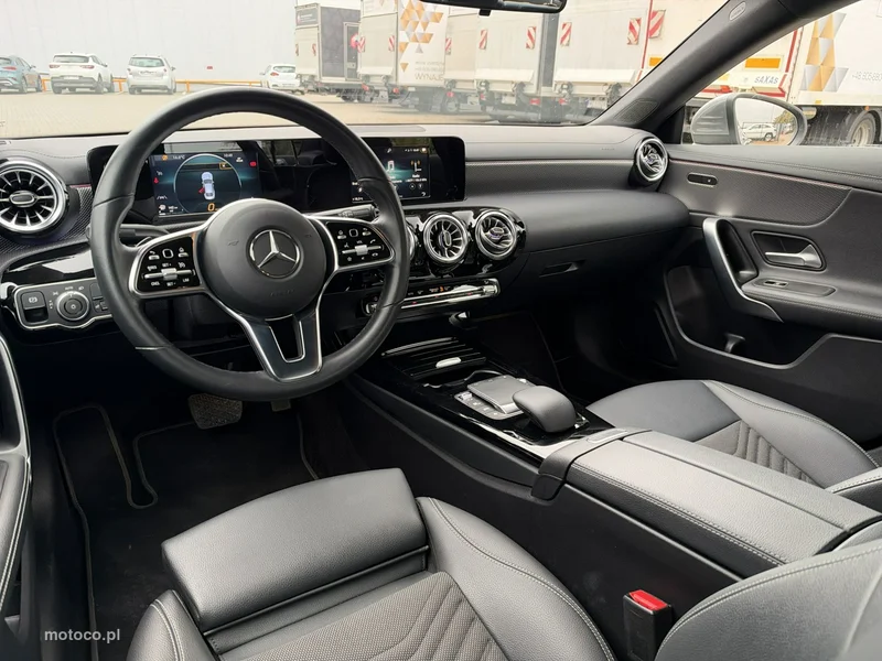 Mercedes-Benz CLA C118 180 13