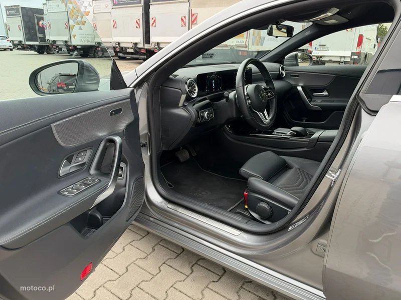 Mercedes-Benz CLA C118 180 10