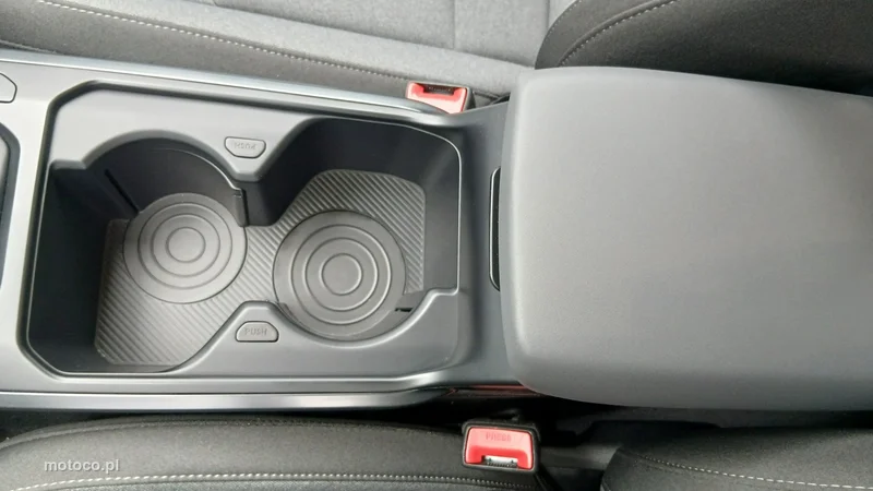 Kia K4 13