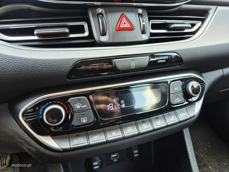 Hyundai i30 24