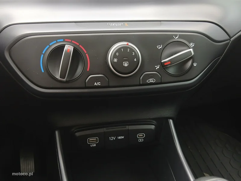 Hyundai i20 24