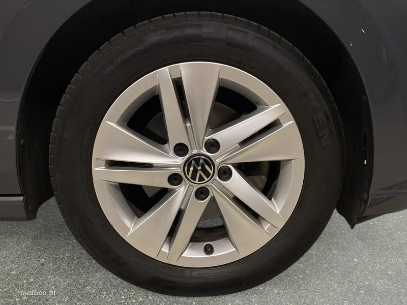 Volkswagen Golf VIII 10