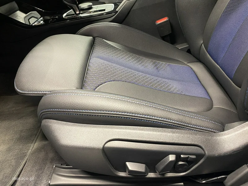 BMW Seria 2 G42 220 13
