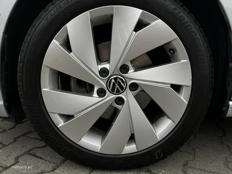 Volkswagen Golf VIII 11