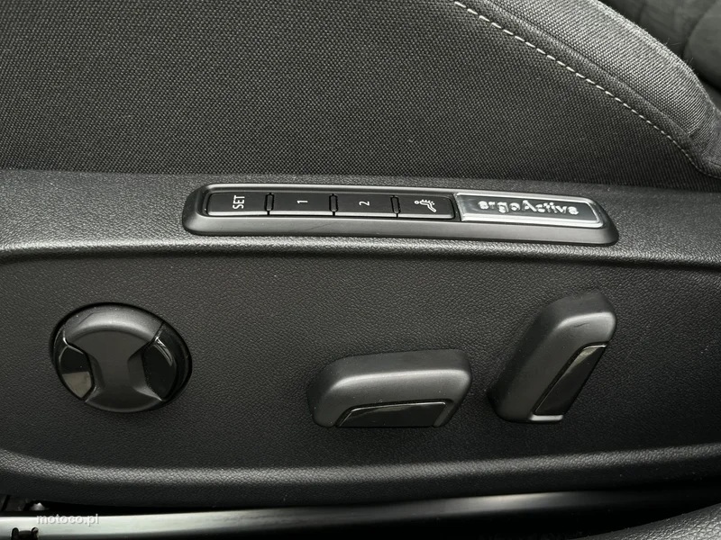 Volkswagen Golf VIII 17