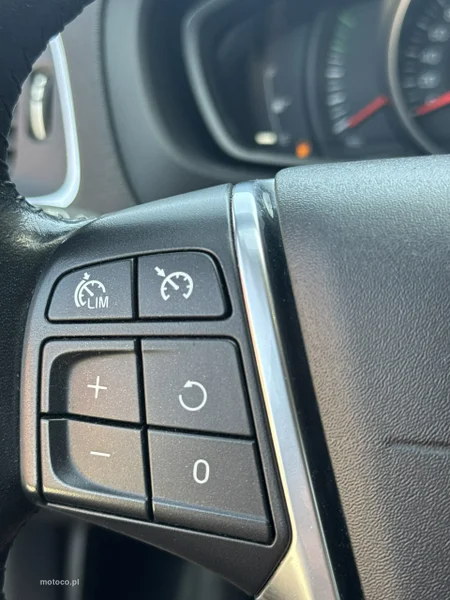 Volvo V40 Cross Country 24