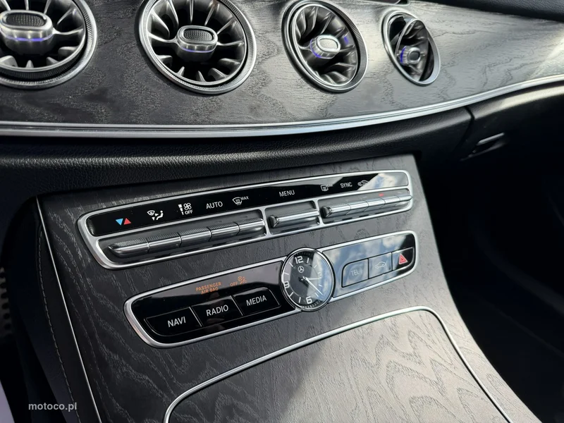 Mercedes-Benz Klasa E W213 E 220 12