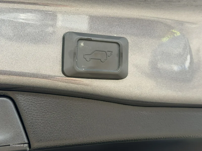 Toyota RAV 4 XA50 25