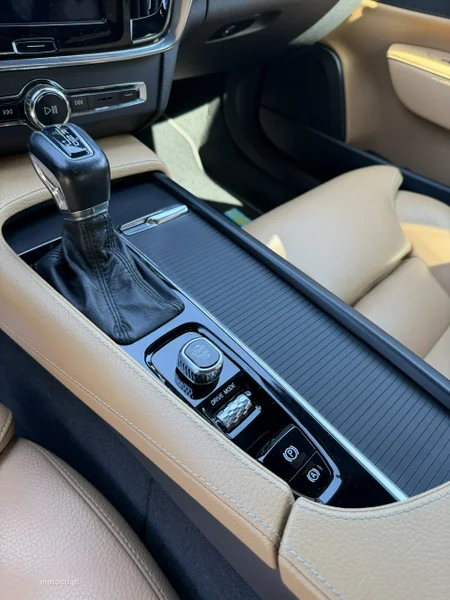 Volvo S90 24