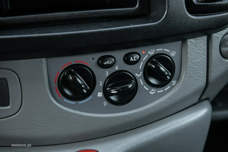 Renault Trafic 16