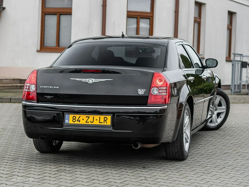 Chrysler 300C 3