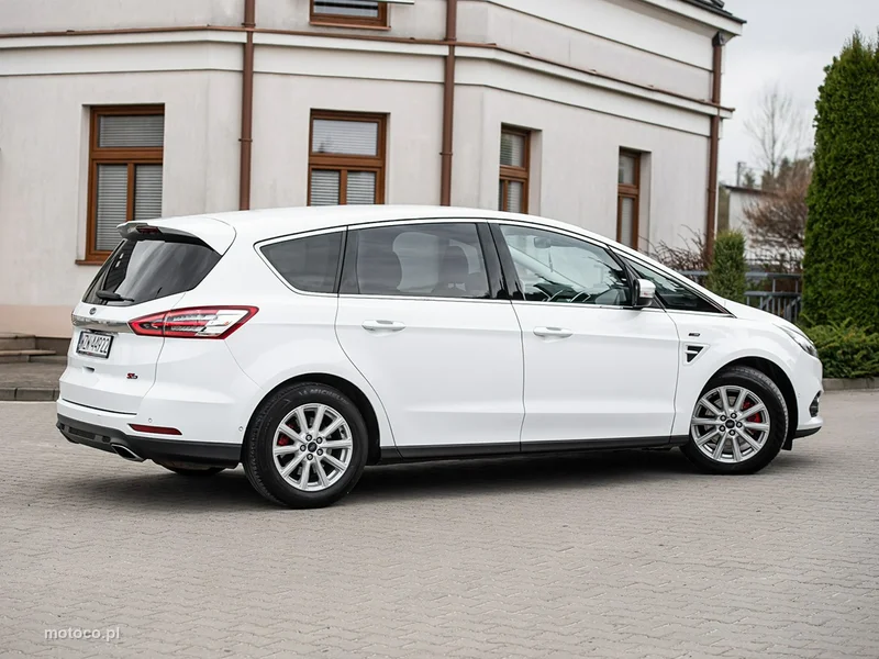 Ford S-Max II 17