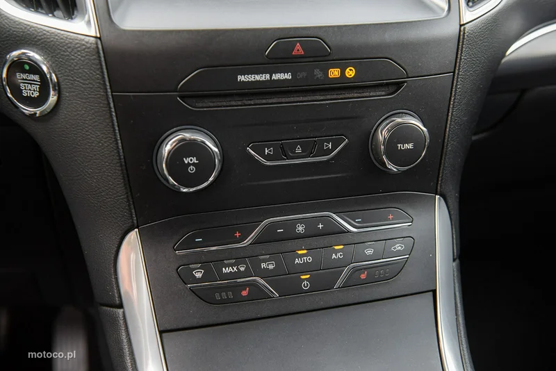 Ford S-Max II 26