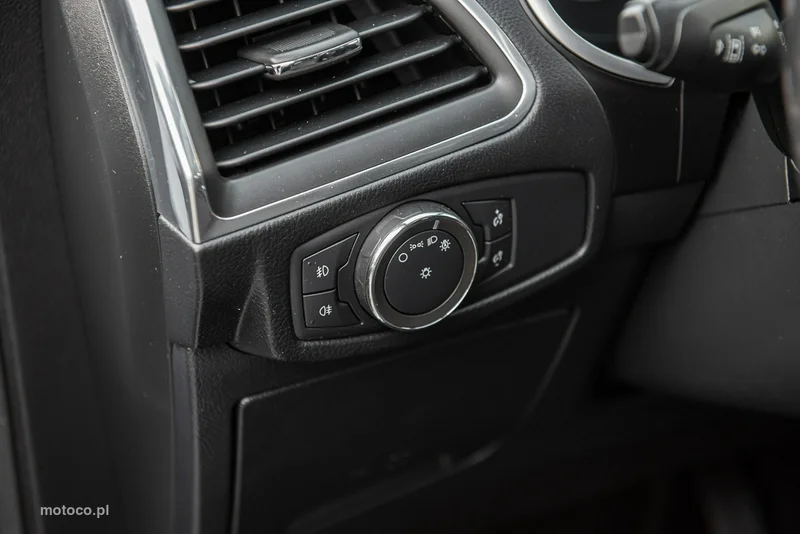 Ford S-Max II 33