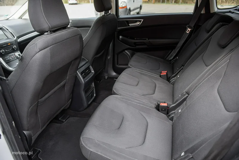 Ford S-Max II 7