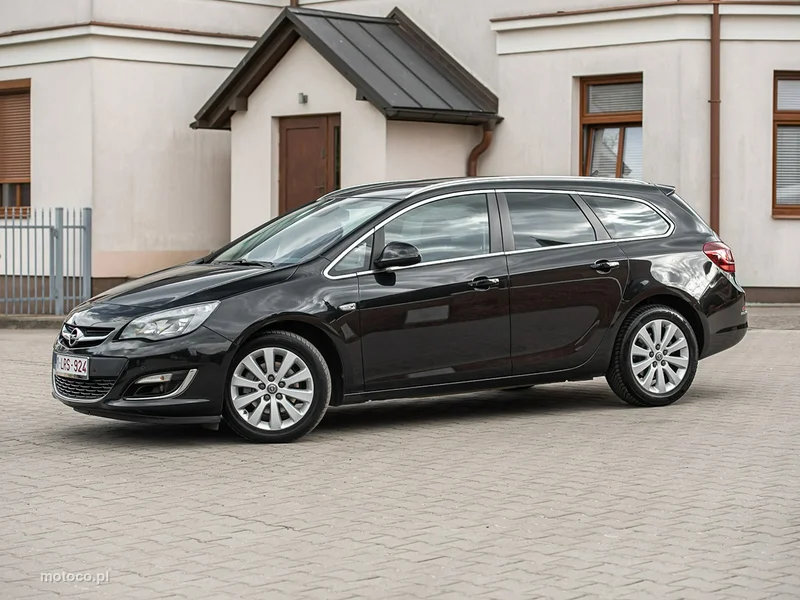 Opel Astra Sports Tourer 12