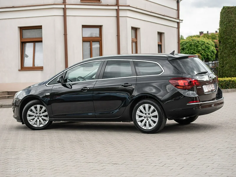 Opel Astra Sports Tourer 13