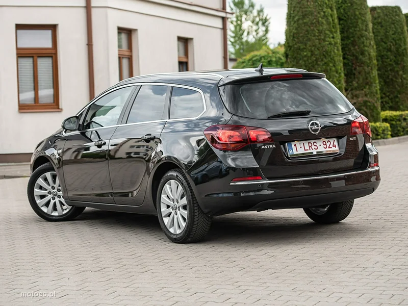 Opel Astra Sports Tourer 14