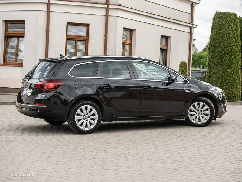 Opel Astra Sports Tourer 17