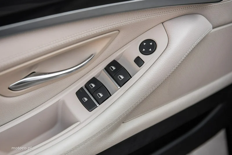 BMW Seria 5 F10 520 27
