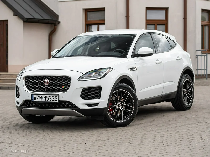 Jaguar E-Pace 11