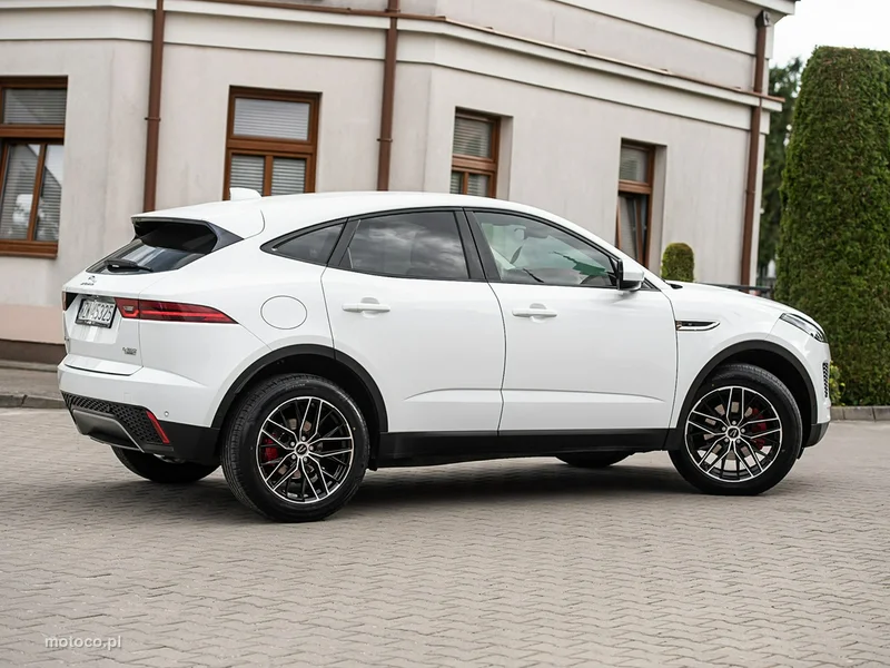 Jaguar E-Pace 17