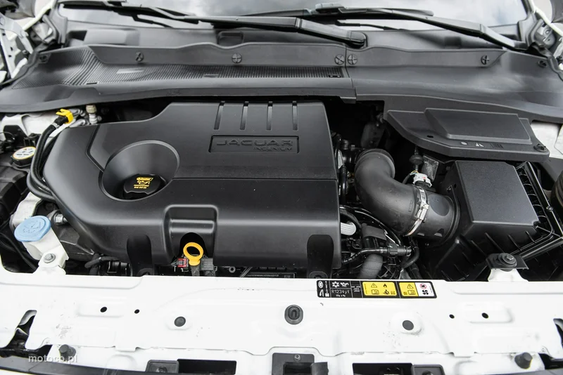 Jaguar E-Pace 34
