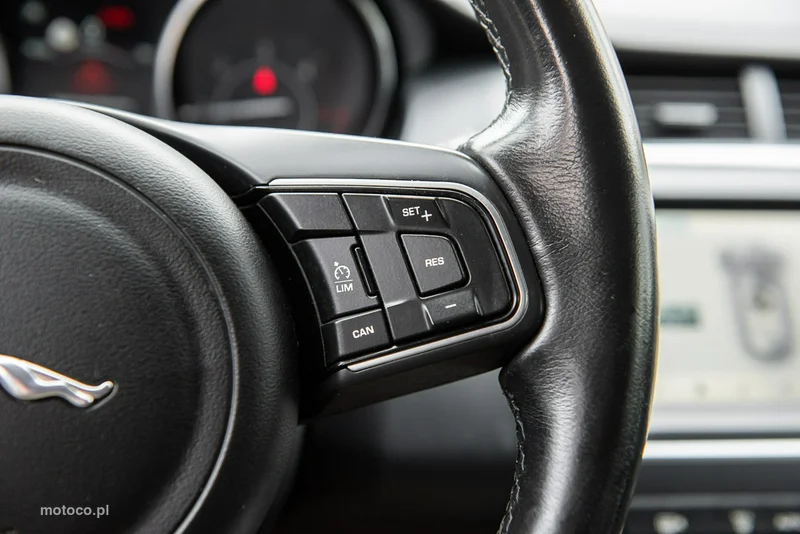 Jaguar E-Pace 35