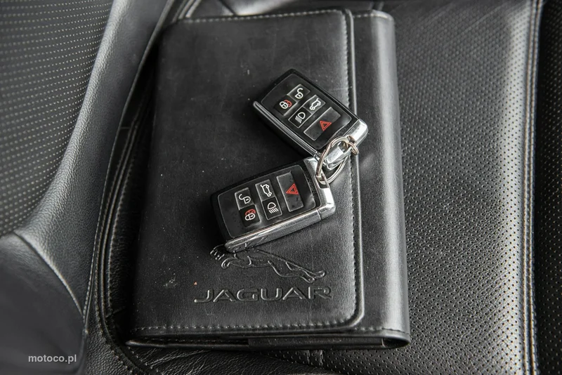 Jaguar E-Pace 36