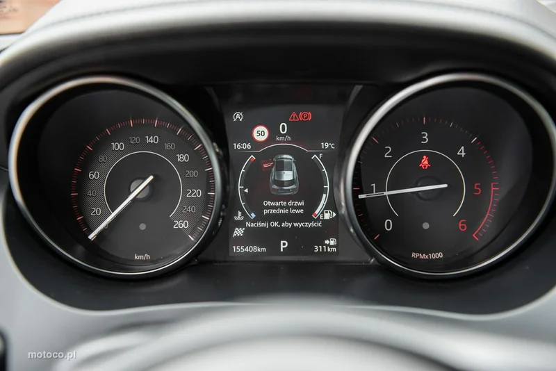 Jaguar E-Pace 37