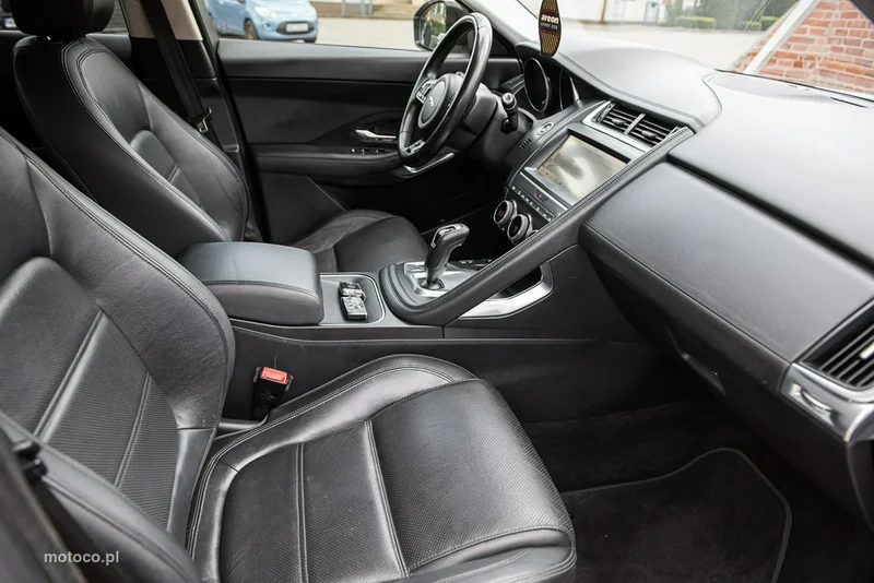 Jaguar E-Pace 9
