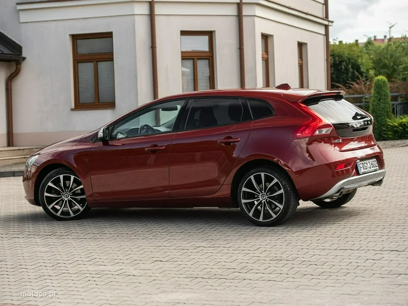 Volvo V40 13