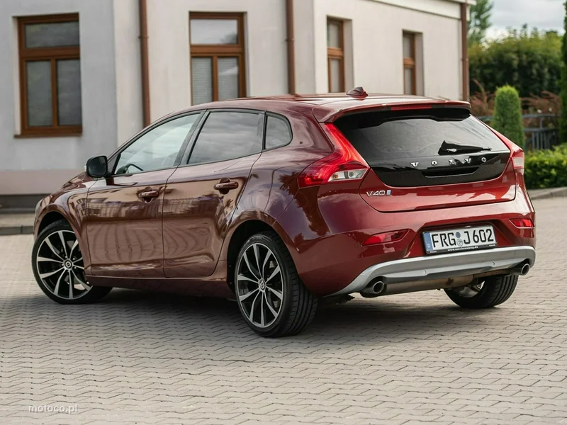 Volvo V40 14