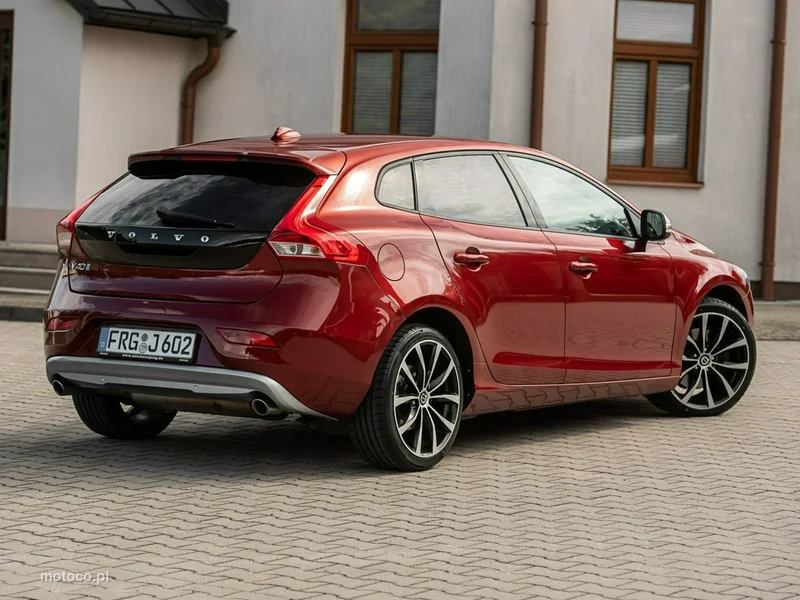Volvo V40 16