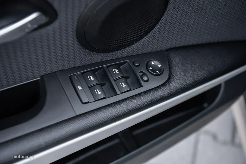 BMW Seria 3 E90 320 25