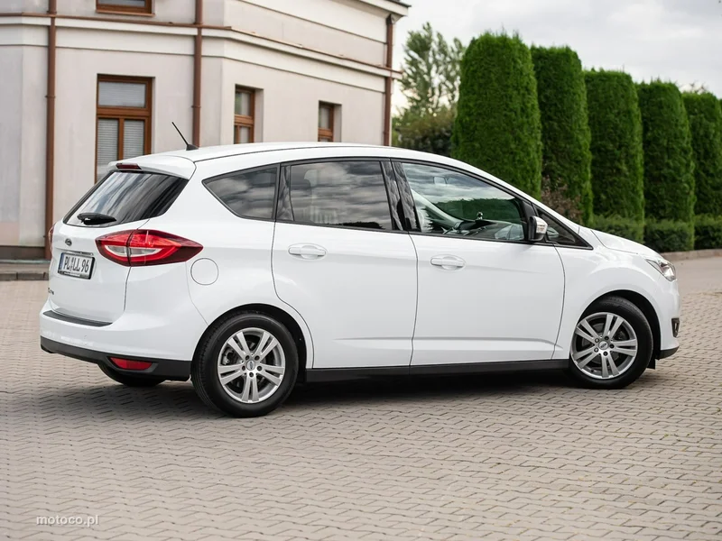 Ford C-Max II 17