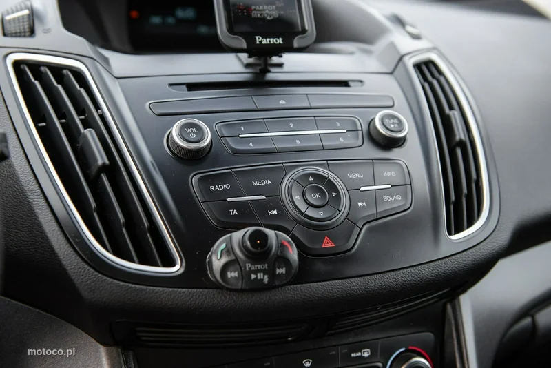 Ford C-Max II 21