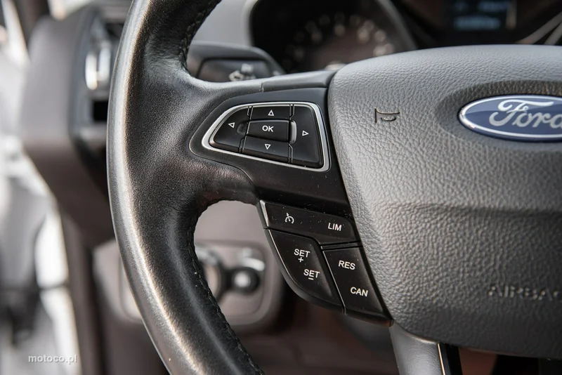 Ford C-Max II 24