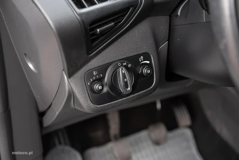 Ford C-Max II 25