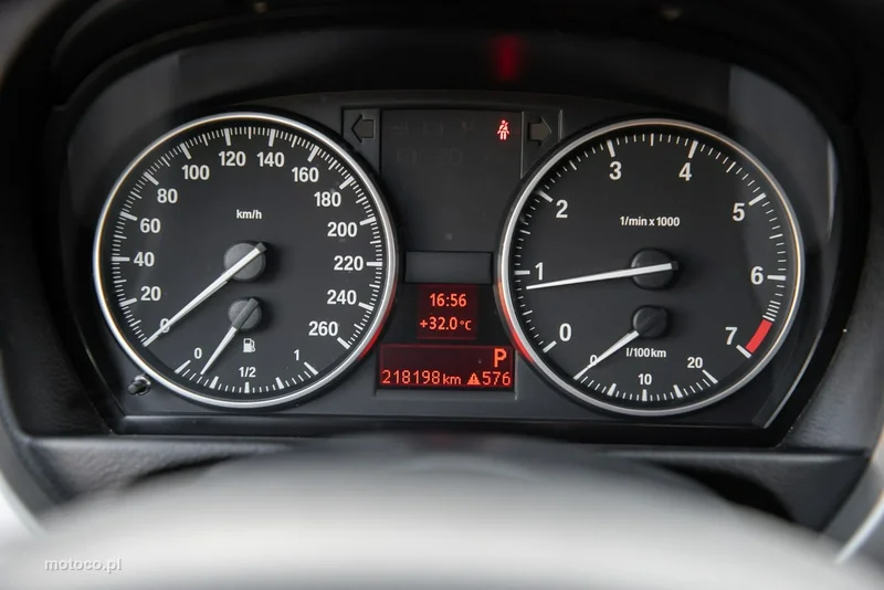BMW Seria 3 E90 318 27