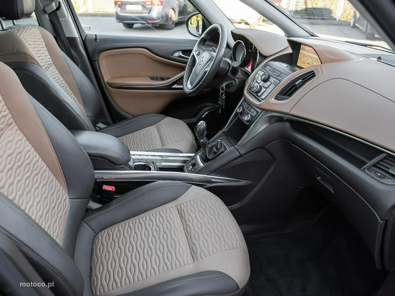 Opel Zafira C Tourer 11