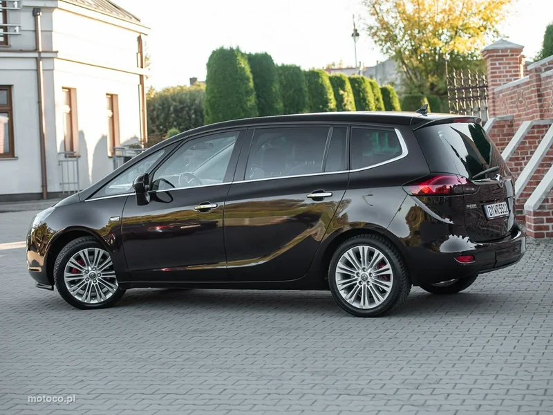 Opel Zafira C Tourer 15