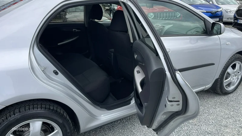 Toyota Corolla E140/E150 16