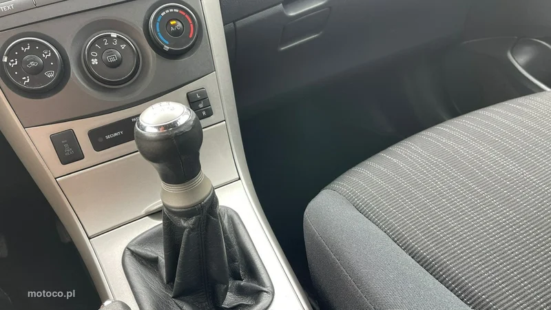 Toyota Corolla E140/E150 24
