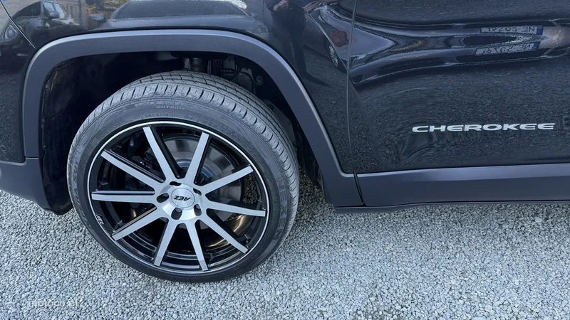 Jeep Cherokee 12