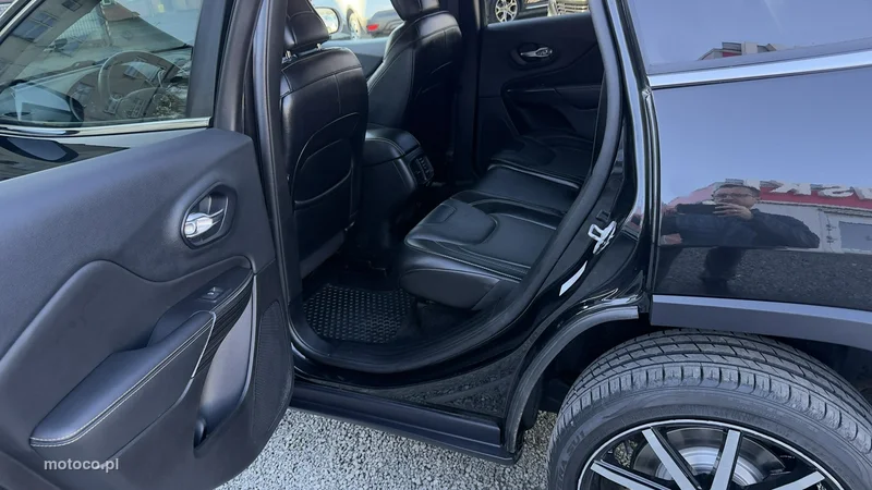 Jeep Cherokee 21