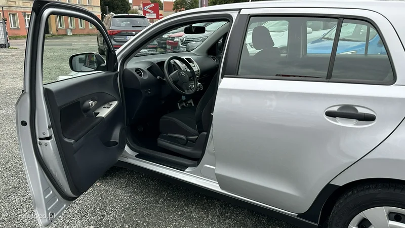 Toyota Urban Cruiser 18