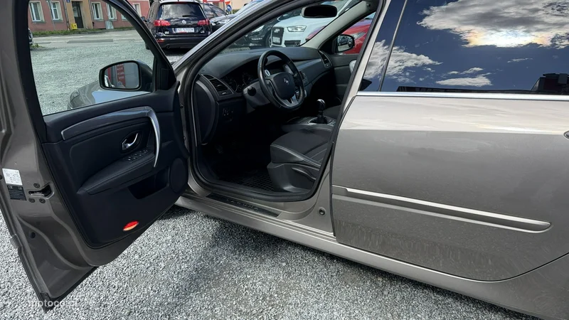 Renault Laguna III 27