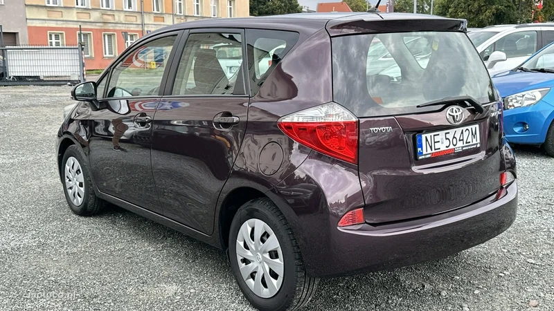Toyota Verso-S 11